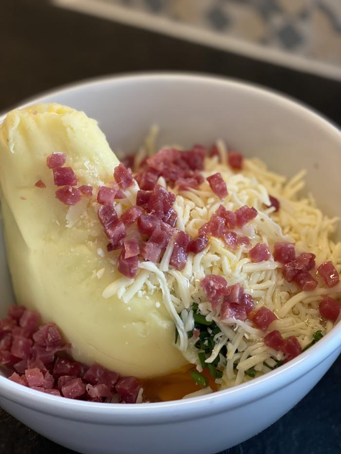 Alle Zutaten in eine Schüssel geben